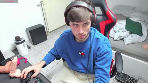 Snapshot of anthonyloveseks chatting on January 21, 2:26 pm Anthony online show from January 21, 2:26 pm