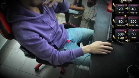 Snapshot of anthonyloveseks chatting on November 30, 1:15 pm Anthony online show from November 30, 1:15 pm