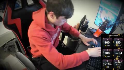 Snapshot of anthonyloveseks chatting on December 1, 4:01 pm Anthony online show from December 1, 4:01 pm