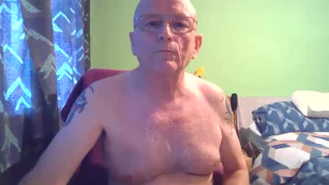 Snapshot of antmatt2025 chatting on October 3, 3:42 pm antmatt2025 online show from October 3, 3:42 pm