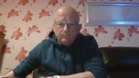 Snapshot of antmatt2025 chatting on November 21, 2:16 pm antmatt2025 online show from November 21, 2:16 pm