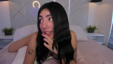 Snapshot of antonella__rouse chatting on November 25, 9:26 pm Antonella online show from November 25, 9:26 pm