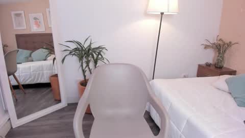 Snapshot of antonella_barone chatting on November 25, 2:06 pm Antonella online show from November 25, 2:06 pm