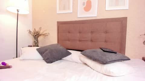 Snapshot of antonella_barone chatting on December 15, 2:32 pm Antonella online show from December 15, 2:32 pm