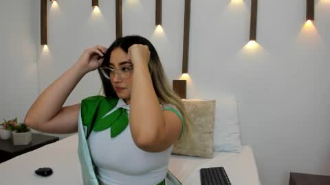 A N T O N E L L A  online show from January 16, 11:58 am