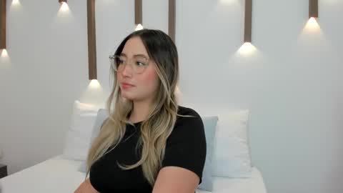 A N T O N E L L A  online show from January 24, 12:10 pm