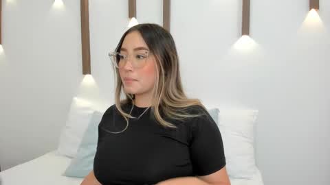 A N T O N E L L A  online show from January 24, 3:13 pm