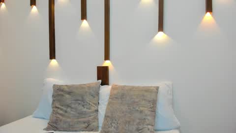 A N T O N E L L A  online show from February 27, 1:38 pm