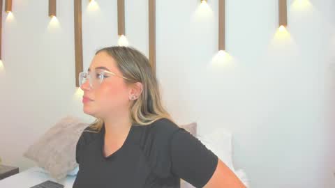 A N T O N E L L A  online show from March 8, 4:28 pm