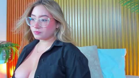 A N T O N E L L A  online show from September 22, 12:29 pm