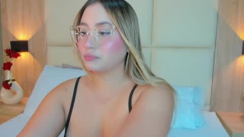 Snapshot of antonella_cutie_ chatting on June 6, 12:21 pm A N T O N E L L A online show from June 6, 12:21 pm