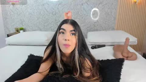 Snapshot of antonella_west chatting on November 6, 8:21 pm Anto online show from November 6, 8:21 pm