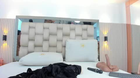 Snapshot of antonella_west chatting on November 7, 2:39 pm Anto online show from November 7, 2:39 pm