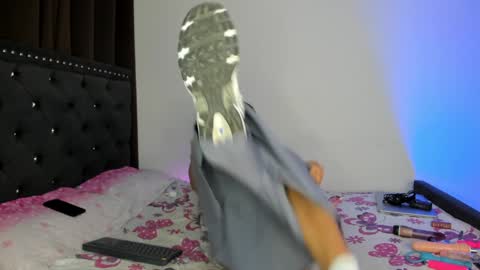 Snapshot of antonellaporter chatting on December 13, 6:00 am help me reach 100 likes babe online show from December 13, 6:00 am