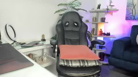 Snapshot of antonellariu chatting on May 23, 8:35 pm Antonella online show from May 23, 8:35 pm