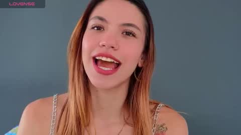 Snapshot of antonellarossii_ chatting on November 13, 2:16 pm Antonella online show from November 13, 2:16 pm