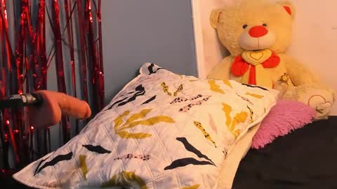 Snapshot of antonellasmith0 chatting on February 17, 6:59 pm ANTO online show from February 17, 6:59 pm