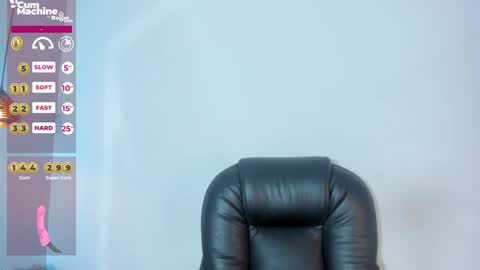 Snapshot of antonellepiercee chatting on January 16, 2:19 pm A N T O N E L L E online show from January 16, 2:19 pm