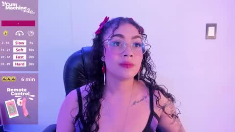 Snapshot of antonellepiercee chatting on September 10, 11:32 am A N T O N E L L E online show from September 10, 11:32 am