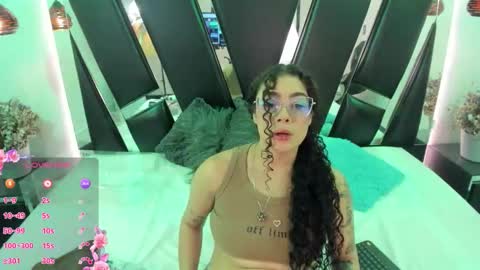 Snapshot of antonellepiercee chatting on September 24, 11:24 am A N T O N E L L E online show from September 24, 11:24 am