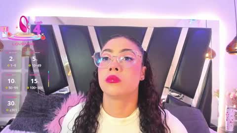 Snapshot of antonellepiercee chatting on October 7, 11:29 am A N T O N E L L E online show from October 7, 11:29 am