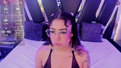 Snapshot of antonellepiercee chatting on November 9, 11:30 am A N T O N E L L E online show from November 9, 11:30 am