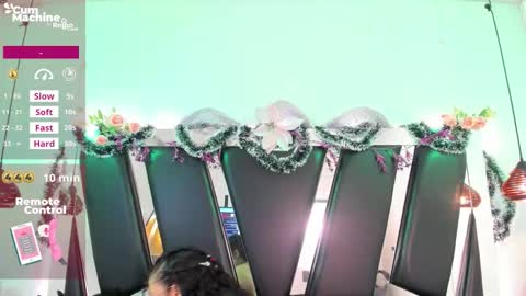 Snapshot of antonellepiercee chatting on December 16, 11:15 am A N T O N E L L E online show from December 16, 11:15 am