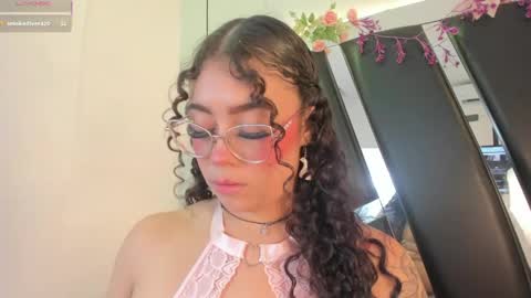 A N T O N E L L E  online show from June 3, 2:33 pm