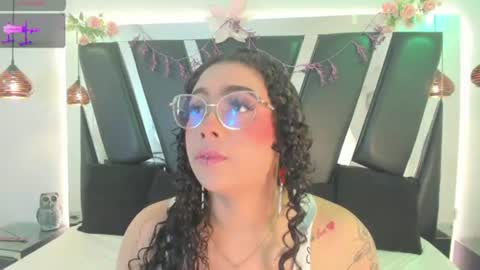 Snapshot of antonellepiercee chatting on July 15, 11:26 am A N T O N E L L E online show from July 15, 11:26 am