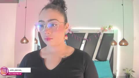 Snapshot of antonellepiercee chatting on July 25, 11:30 am A N T O N E L L E online show from July 25, 11:30 am