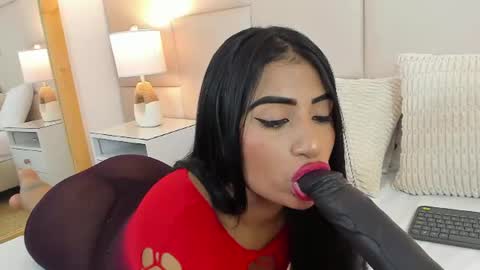 Snapshot of antoniaross chatting on June 18, 12:53 pm Antonia online show from June 18, 12:53 pm
