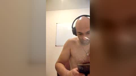 Snapshot of antonio3182b chatting on July 18, 6:17 am antonio3182b online show from July 18, 6:17 am