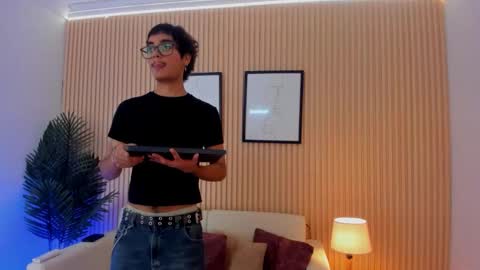 Antonio online show from December 4, 2:04 pm