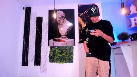 Snapshot of antoniomancinin chatting on December 5, 7:05 am brendan and stiiven online show from December 5, 7:05 am