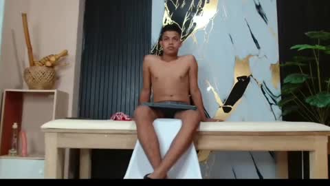 Snapshot of antonioross_ chatting on July 13, 8:11 pm antonioross_ online show from July 13, 8:11 pm
