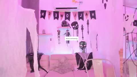 Ana online show from November 1, 7:49 pm