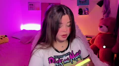   Independent model  online show from February 24, 1:35 am