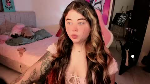  Independent model  online show from May 17, 6:26 pm