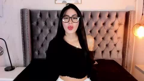 Snapshot of anya_belth chatting on June 8, 7:25 pm anya_belth online show from June 8, 7:25 pm