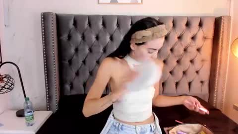 anya_belth online show from June 20, 3:37 pm