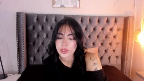 anya_belth online show from July 1, 7:13 pm