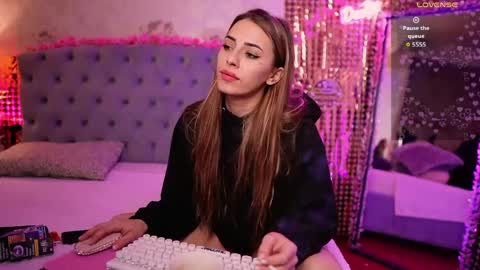 anya_sky_ online show from May 22, 5:36 am