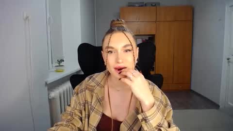 AnyaSmack online show from February 15, 6:37 pm