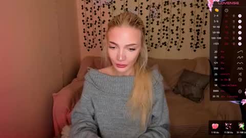 Snapshot of anyataylorr chatting on November 12, 2:23 am Anya online show from November 12, 2:23 am