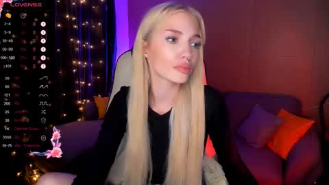 Snapshot of anyataylorr chatting on November 24, 8:25 am Anya online show from November 24, 8:25 am