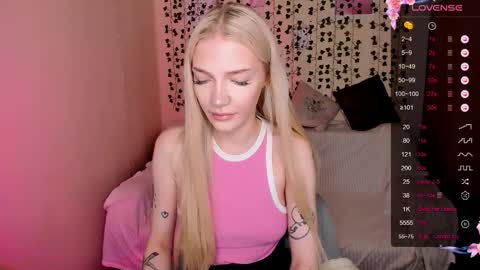 Snapshot of anyataylorr chatting on November 26, 2:23 am Anya online show from November 26, 2:23 am