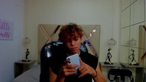 anyelotwink online show from February 14, 8:27 pm