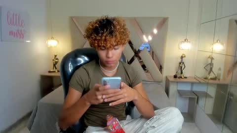 anyelotwink online show from March 17, 9:01 am