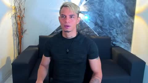 Snapshot of anzelott chatting on February 10, 1:11 pm Anzelott online show from February 10, 1:11 pm