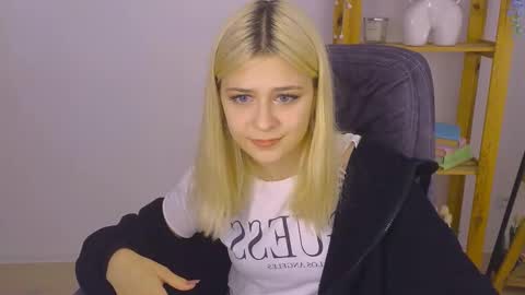 Snapshot of apheliastar chatting on October 25, 11:07 am ApheliaStar online show from October 25, 11:07 am